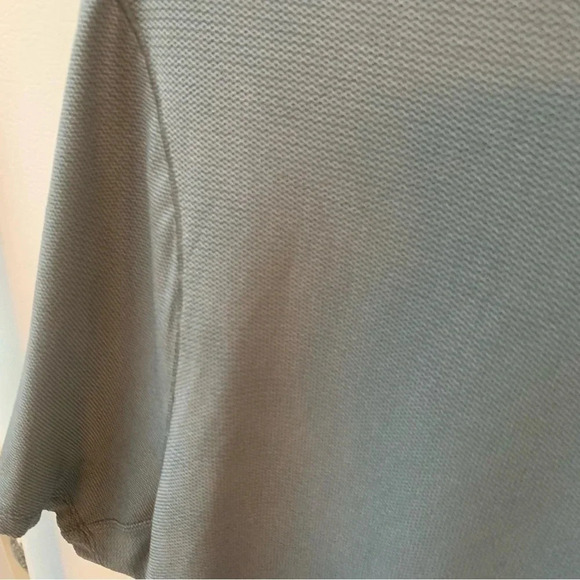 Lululemon Men's Grey Running Shirt - Picture 8 of 9